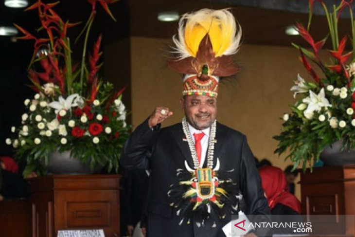 Sempat diwarnai kericuhan Mendiang Jimmy Demianus Ijie akhirnya dimakamkan di TMP Manokwari Papua
