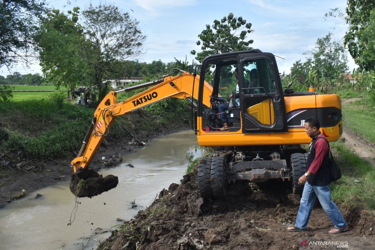 Pengerukan sedimen untuk kendalikan banjir