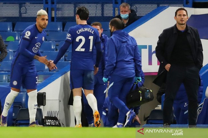 Chelsea terancam tak diperkuat bek kiri utama mereka Ben Chilwell