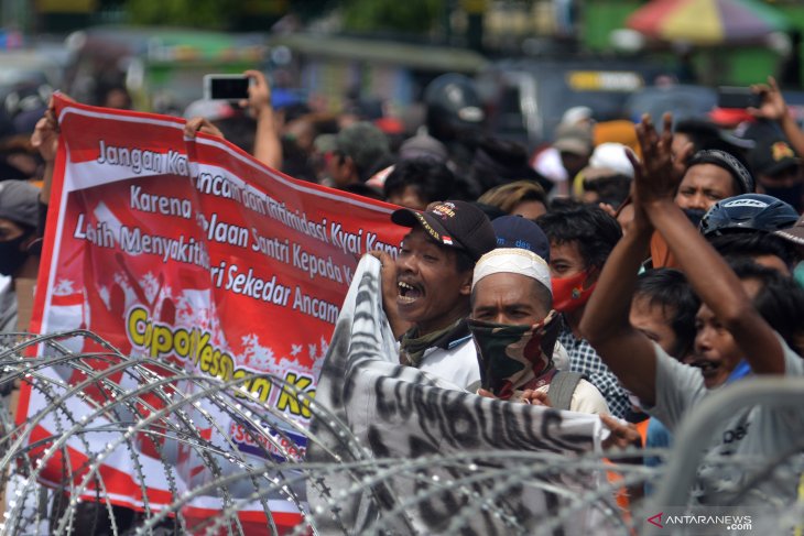 Aksi bela kiai di Jember