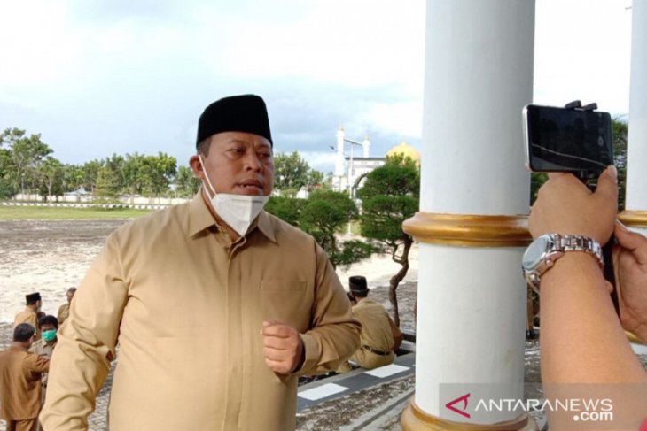 Bupati Mukomuko hentikan sementara kegiatan bersifat kerumunan