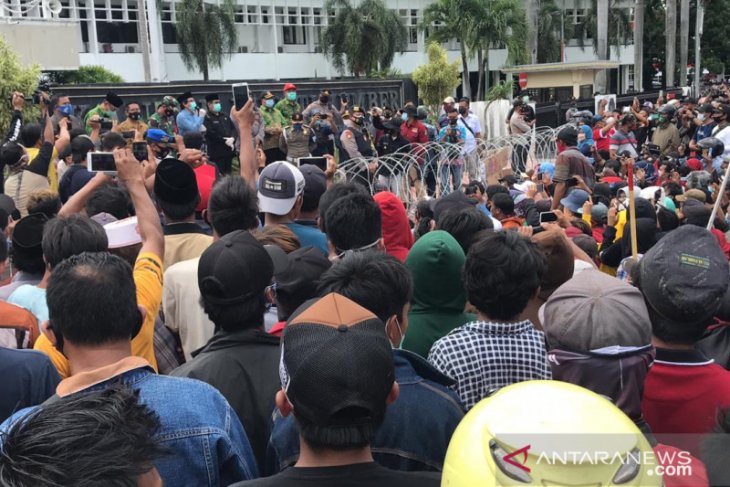 Koalisi Masyarakat Jember Bela Kiai Muqit desak Bupati Faida minta maaf secara terbuka