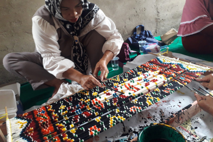 Dekranasda Bangka Tengah dorong perajin kembangkan produk khas lokal