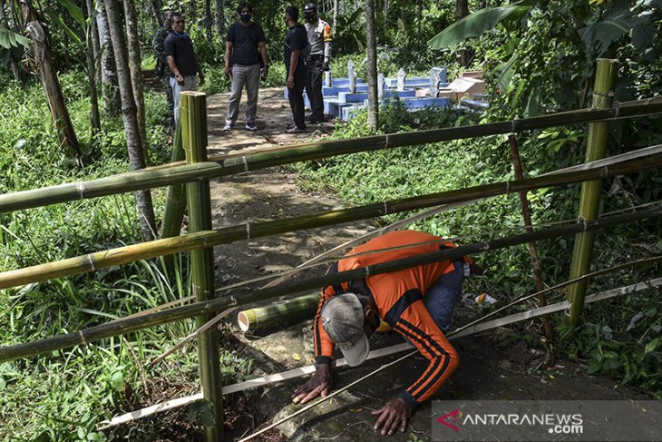 Akses jalan ke TPU ditutup akibat kalah Pilkades 