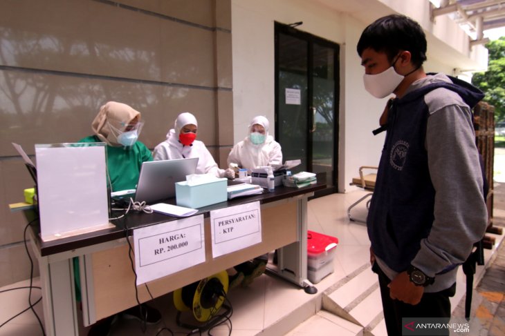 Layanan rapid test antigen di Bandara Banyuwangi