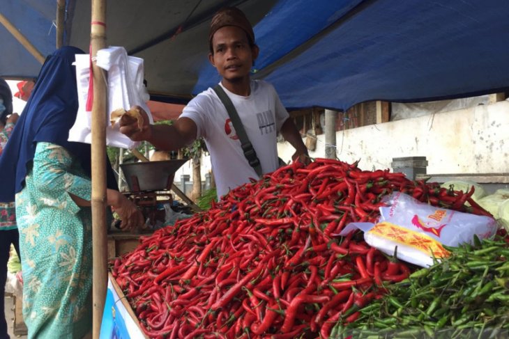 Jelang akhir tahun, harga cabai di Pasar Rau naik