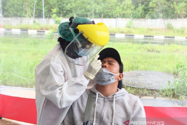 Waspadai kerumunan saat tes antigen di bandara