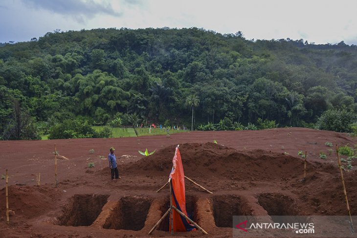 Lahan pemakaman untuk korban COVID-19 