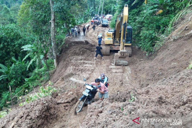 Curah hujan meningkat, BPBD Lebak siaga 24 jam dan pelengkapan evakuasi disiapkan