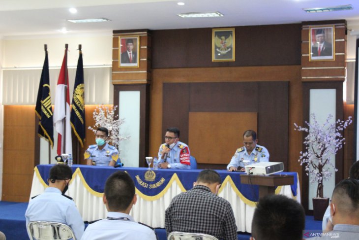 Langgar keimigrasian Kanim Sukabumi deportasi 13 WNA selama 2020