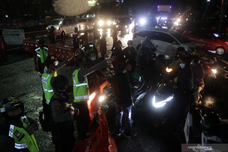 Pemberlakuan jam malam saat Tahun Baru