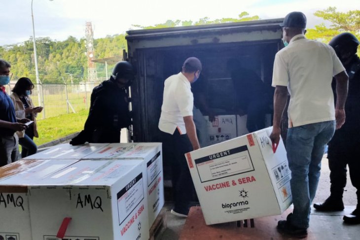 Wali Kota Ambon Pejabat Pemkot sasaran prioritas vaksin COVID-19