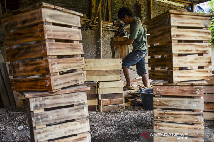 Perajin kayu manfaatkan limbah palet 