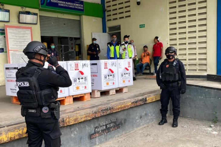 15.120 vial vaksin COVID-19 tiba di Ambon