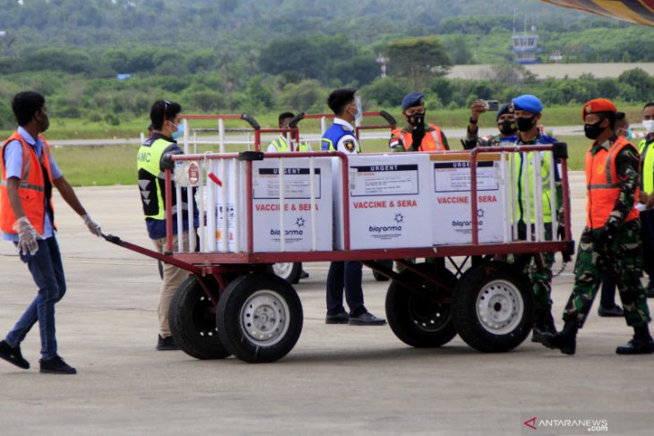 Ribuan vaksin COVID-19 tiba di Kupang