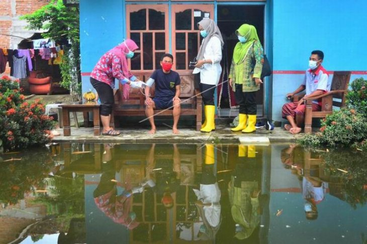 Pengobatan gratis warga korban banjir