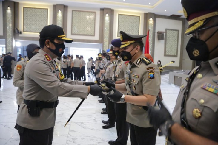Kapolda Jatim lantik tujuh pejabat utama dan kapolres jajaran