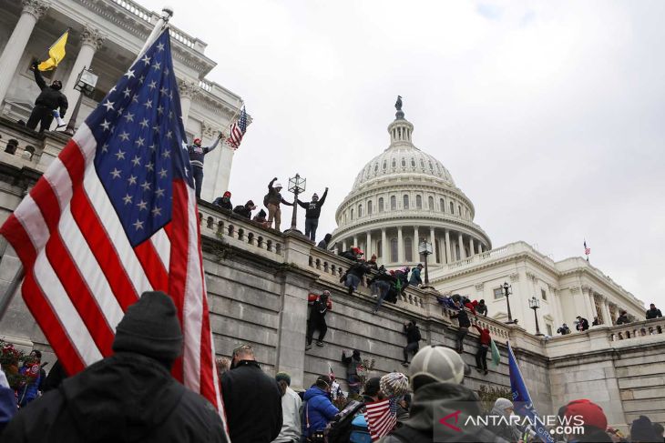 Empat tewas, 52 ditangkap usai kerusuhan di gedung kongres Amerika