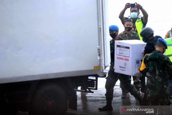 20 ribu dosis vaksin COVID-19 tiba di Bandara Ngurah Rai Bali
