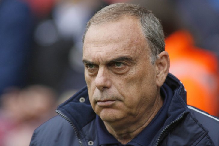 Mantan bos Chelsea Avram Grant bela Lampard, minta jangan panik