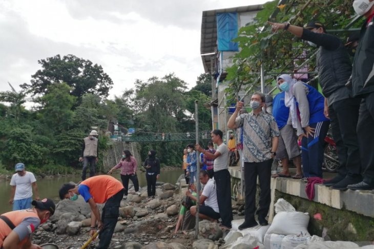Dedie A Rachim tinjau Sungai Ciliwung dan Cibalok