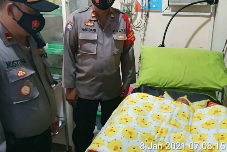 Warga temukan bayi laki-laki terbungkus plastik sampah