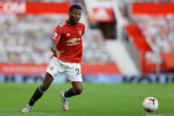 Bek MU Timothy Fosu-Mensah merapat ke Bayer Leverkusen