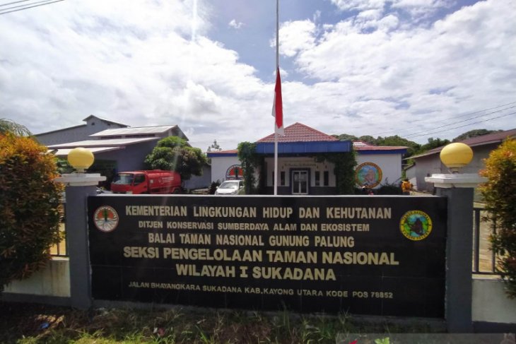 BTNGP Sukadana kibarkan bendera setengah tiang