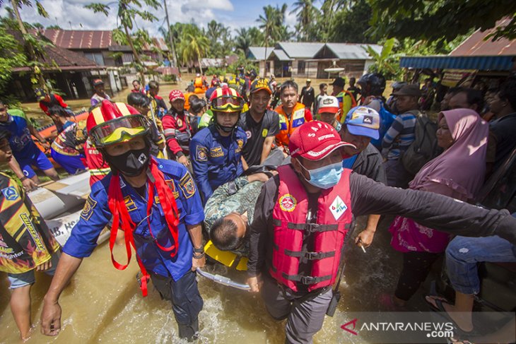 Evakuasi Warga yang terdampak Banjir di Kabupaten Banjar
