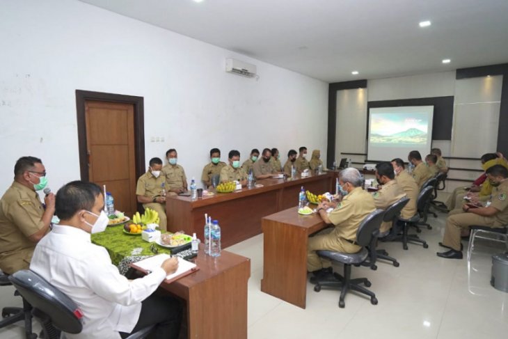 Jelang purnatugas, Bupati Anas tetap persiapkan penyaluran bansos