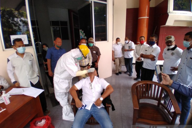 Sejumlah legislator positif COVID-19, staf dan anggota DPRD Situbondo jalani