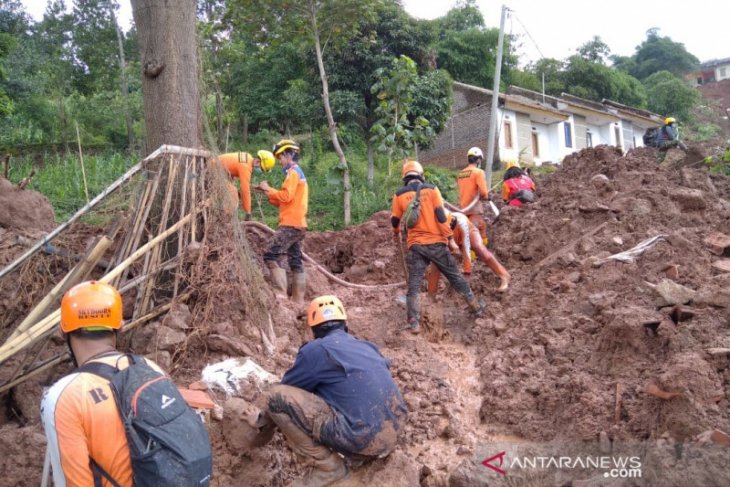 Rescuers' efforts ongoing to locate 24 missing residents of Sumedang