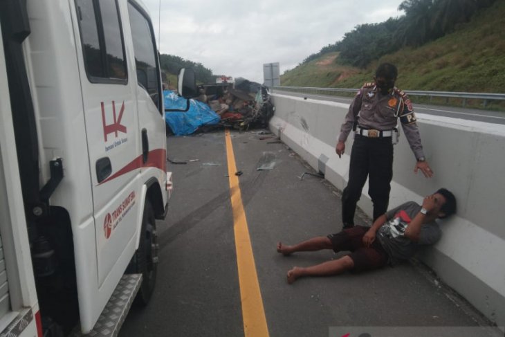 Lima meninggal akibat kecelakaan maut di Tol Pekanbaru-Dumai