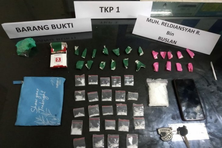 Polisi tangkap tiga pengedar sabu-sabu