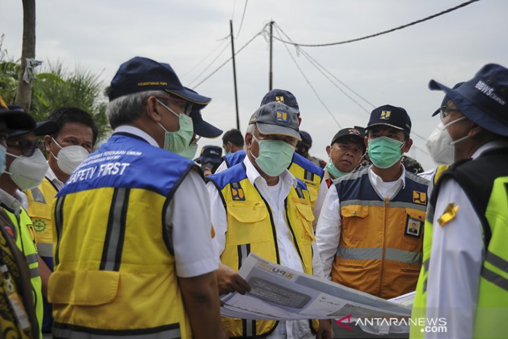 Menteri PUPR tinjau lokasi longsor 