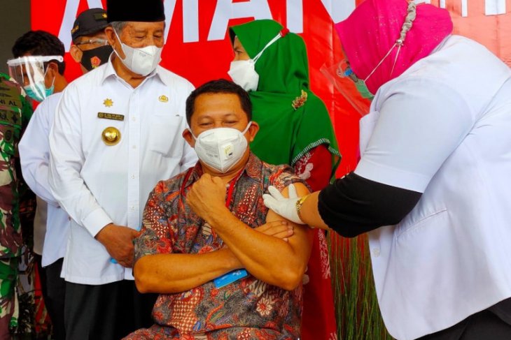 Sejumlah tokoh dan pejabat di Malut disuntik vaksin COVID-19