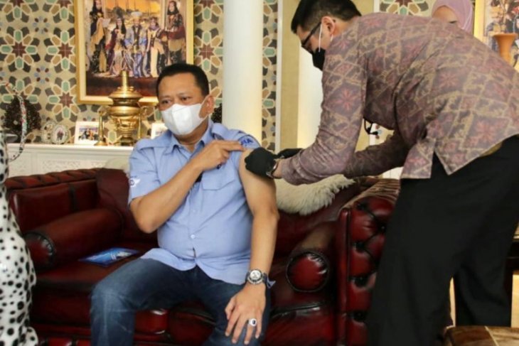 Ketua MPR divaksin bentuk dukung pemerintah atasi COVID-19