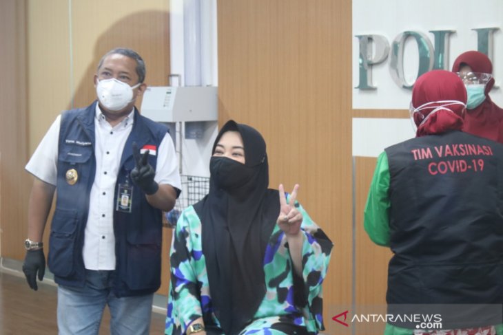 Penyanyi Risa Saraswati harap vaksinasi COVID-19 jadi solusi akhiri pandemi