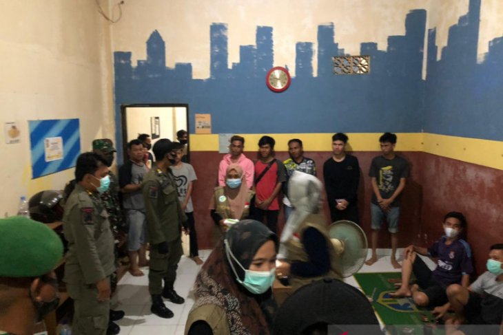 Sebanyak 27 orang terjaring petugaS COVID-19
