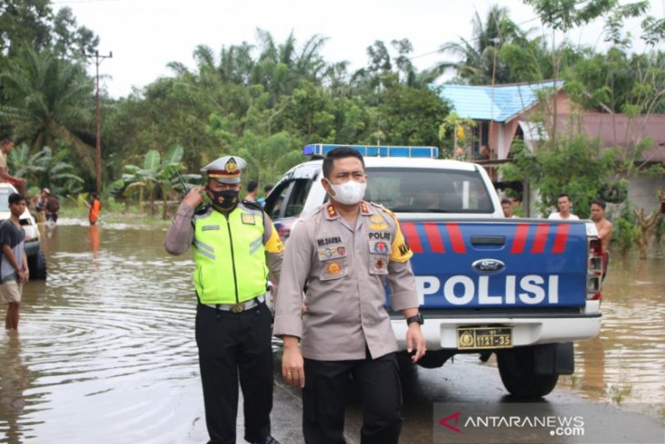 Kapolres Bengkayang tinjau banjir di Seluas