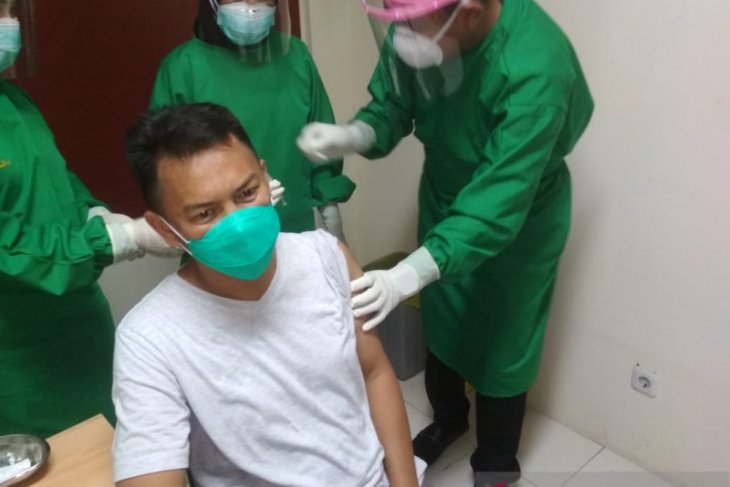 Ketua DPRD dan Forkopimda Kota Pangkalpinang ikuti vaksinasi Covid-19