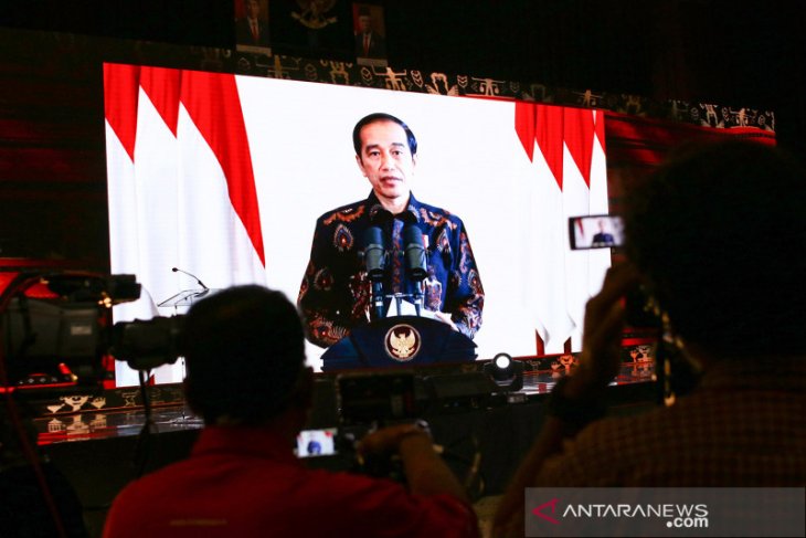 Presiden minta industri jasa keuangan jangan hanya layani