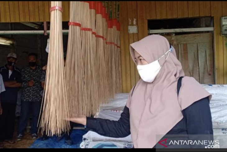 UKM di Kabupaten Kukar siap ekspor 14 ton lidi nipah ke India dan Pakistan