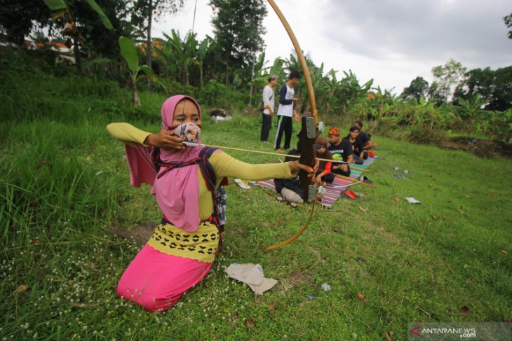 Latihan Panahan Tradisional Madura