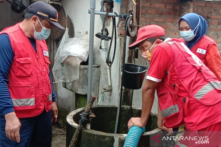 PMI lakukan normalisasi sumur warga pascabanjir di Jember