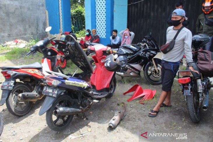 PPKM di Sukabumi, Polisi tindak puluhan pengendara motor berknalpot bising