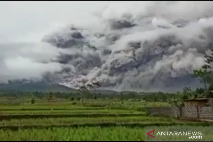 PVMBG imbau masyarakat waspadai bahaya erupsi Semeru