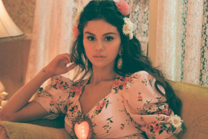 Selena Gomez luncurkan lagu berbahasa Spanyol