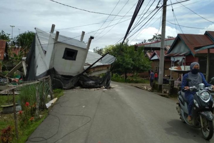 Pencarian korban terjebak reruntuhan gempa Mamuju terus dilakukan