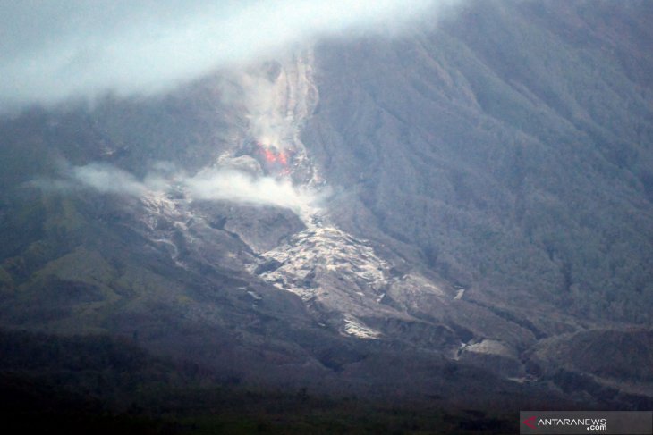 Gunung Semeru Erupsi